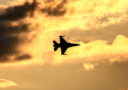 В Калифорнии разбился военный самолет