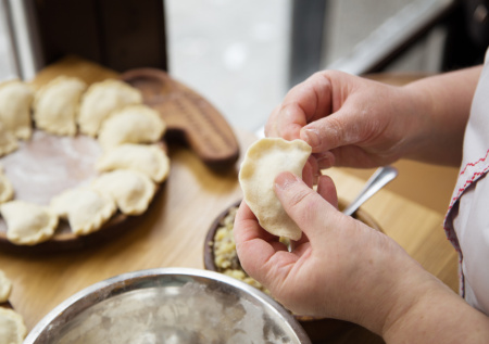Вареники с сюрпризом на старый Новый год: едим, гадаем, гостей удивляем
