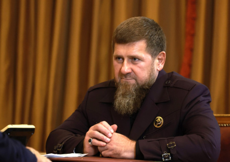 Кадыров пообещал ответить «подарком» на удар дрона по высотке в Грозном