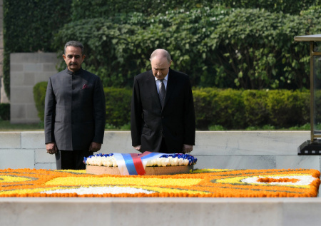 Путин посетил мемориал Махатмы Ганди