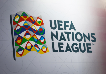 УЕФА наказал Украину за антироссийский лозунг