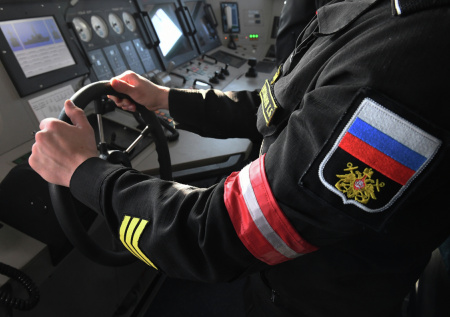 Стало известно о блокировке российских моряков в порту Ирана