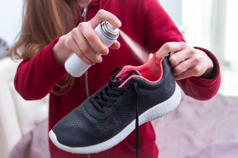 Почему обувь начинает неприятно пахнуть