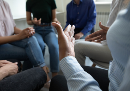 Нарколог раскрыла, почему удержание пациентов рехабов незаконно