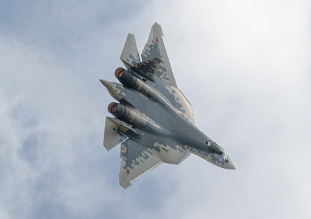 Эффектный полет российского Су-57 попал на видео