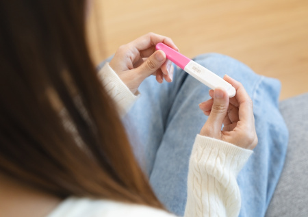 Гинеколог ответила, в какое время суток делать тест на беременность