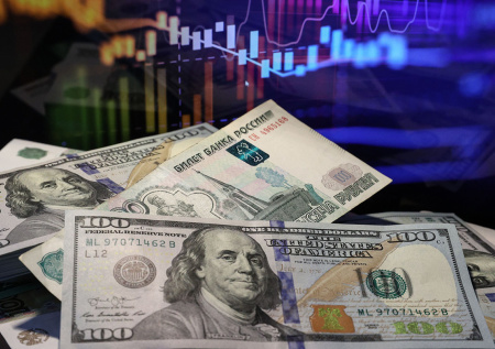 В России сделали прогноз по курсу доллара на конец года