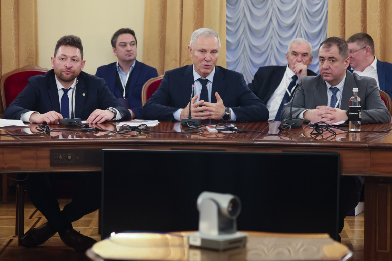 Губернатор Херсонской области Владимир Сальдо и заместитель губернатора Херсонской области Владимир Боделан на заседании круглого стола в рамках II Международного Таврического инвестиционно-экономического форума ТИЭФ-2025 в Доме союзов