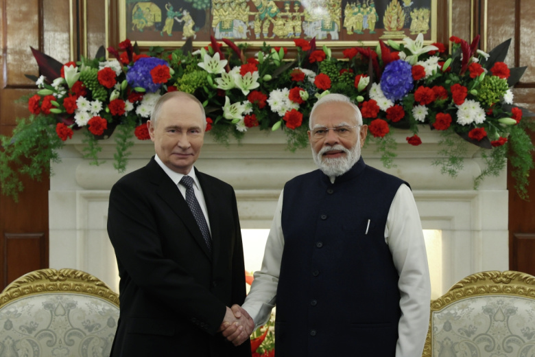 Президент РФ Владимир Путин и премьер-министр Индии Нарендра Моди во время встречи в Нью-Дели