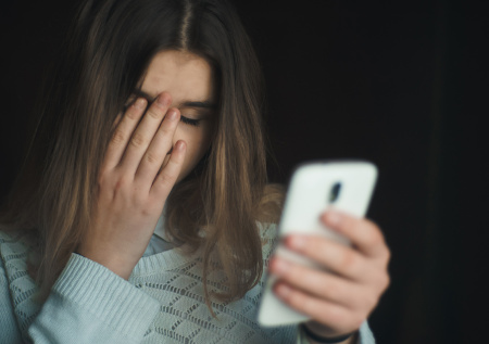 МВД сообщило о новом способе вовлечения подростков в мошеннические схемы