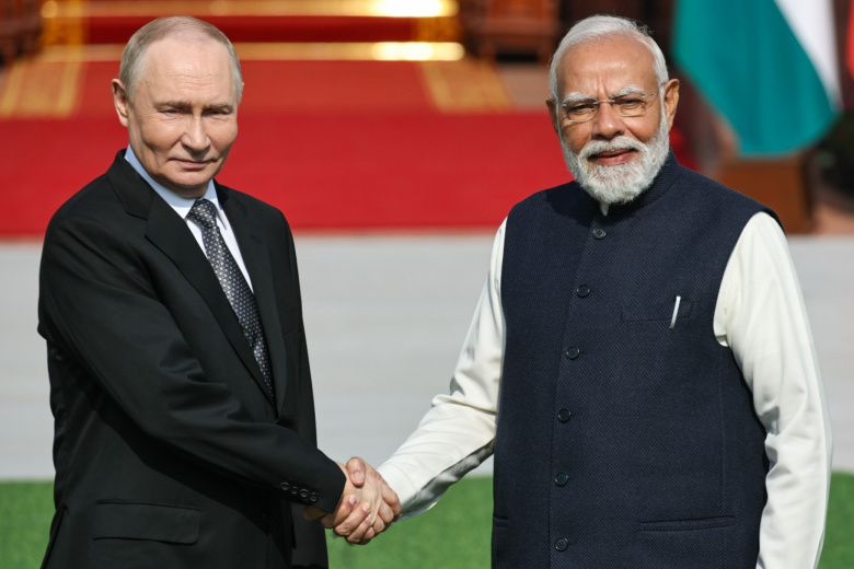 Президент РФ Владимир Путин и премьер-министр Индии Нарендра Моди (слева направо) во время встречи