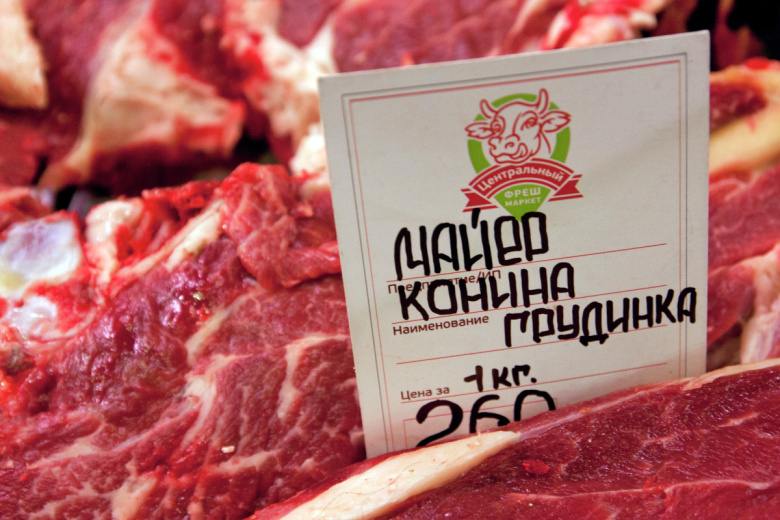 Продажа конины на рынке