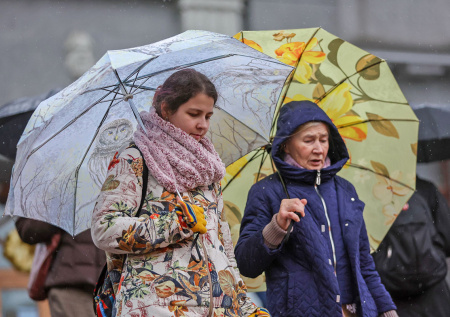 Ливни, гололед и оттепель до плюс 6 градусов: прогноз погоды в Москве