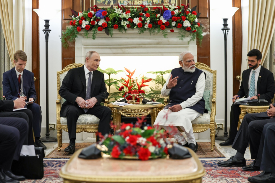 Президент РФ Владимир Путин и премьер-министр Индии Нарендра Моди (слева направо) во время встречи