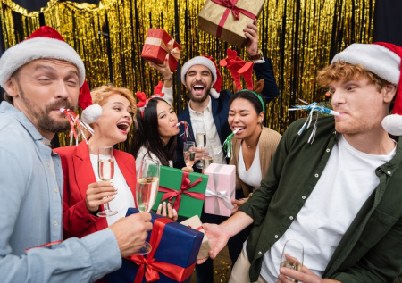 Россиянам рассказали, как правильно вести себя на корпоративе