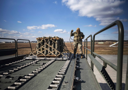 «Деньги уходят в другие места»: в Чехии призвали проверить помощь Киеву