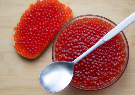 Раскрыто, какая добавка в икре должна насторожить покупателя