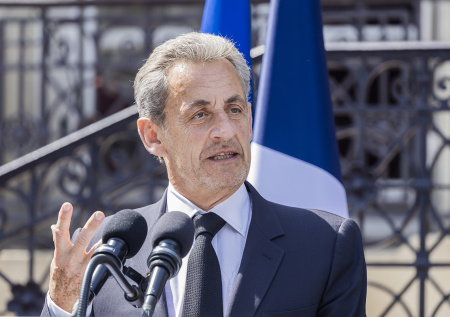 Экс-президент Франции Саркози питался в тюрьме батончиками мюсли