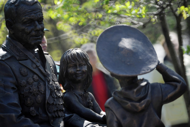 Памятник ветеранам МЧС России