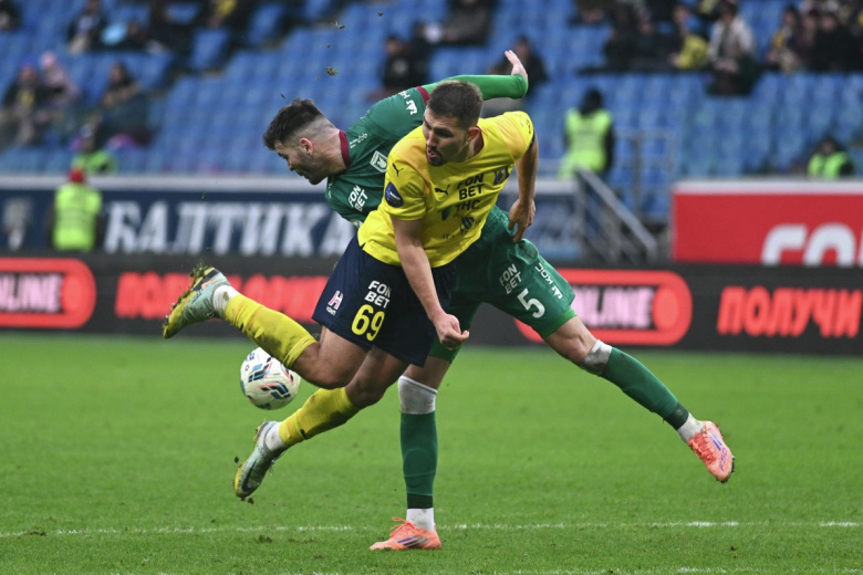 Егор Голенков («Ростов») и Игор Вуячич («Рубин»)