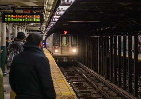 Студент поджег спящего пассажира метро