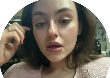 «Чтобы фарш был»: журналистку уволили после скандального видео о самолете