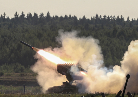 Telegram-канал SHOT сообщил, что над Энгельсом прогремели мощные взрывы