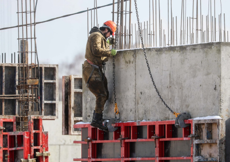 Названы отрасли с самым сильным кадровым голодом