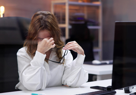 Россиянам рассказали, как сохранить зрение при работе за компьютером