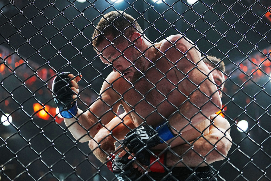 Петр Ян и Мераб Двалишвили в поединке за титул чемпиона мира на турнире UFC 323