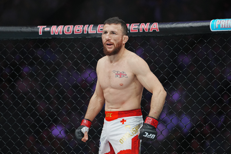 Мераб Двалишвили во время поединка за титул чемпиона мира на турнире UFC 323