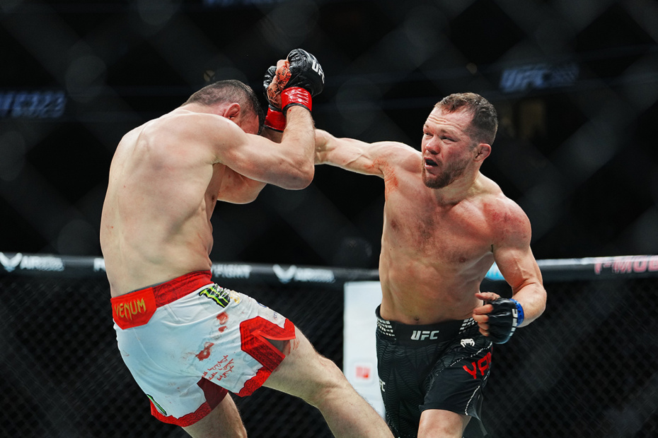 Петр Ян и Мераб Двалишвили в поединке за титул чемпиона мира на турнире UFC 323