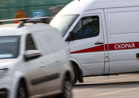 Несколько детей и женщина попали в больницу после пожара в Ярославле