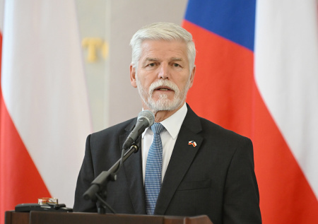 Президент Чехии счел возможным для НАТО сбивать дроны над Европой