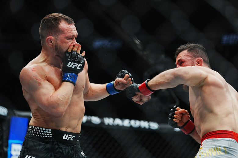 Петр Ян и Мераб Двалишвили в поединке за титул чемпиона мира на турнире UFC 323