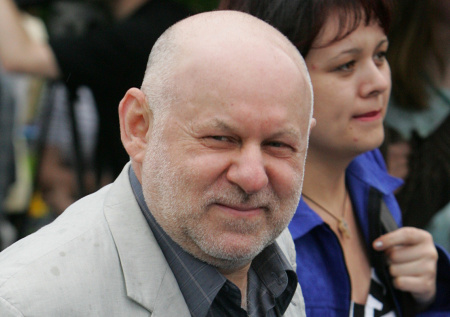 «Сваты», гормональные уколы, поддержка уехавших актеров: как живет Фурман