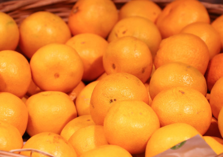 Гастроэнтеролог предупредил, кому опасно употреблять мандарины