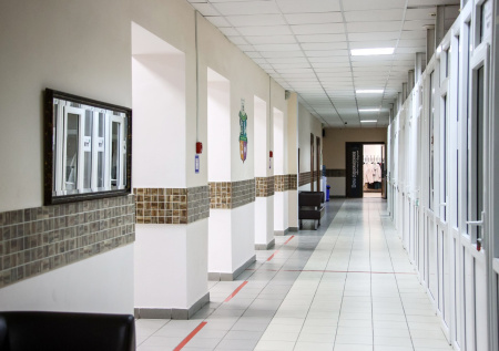 Школьники из Новороссийска во время угрозы атаки БПЛА учились в коридорах