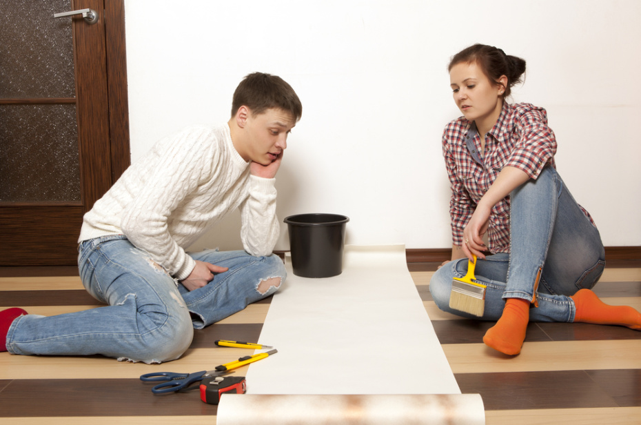 Какой клей выбрать для флизелиновых, виниловых и бумажных обоев?