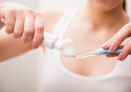 Российская школьница случайно проглотила зубную щетку