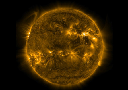 Ученые зафиксировали пять вспышек на Солнце за один день