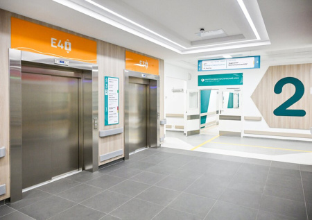 Медцентры в России заставляют переходить на работу 24/7