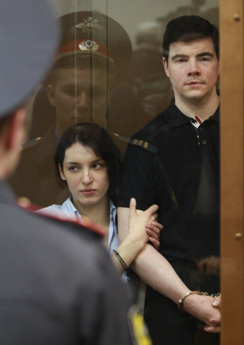 Евгения Хасис и Никита Тихонов во время оглашения приговора в Московском городском суде, 2011 год