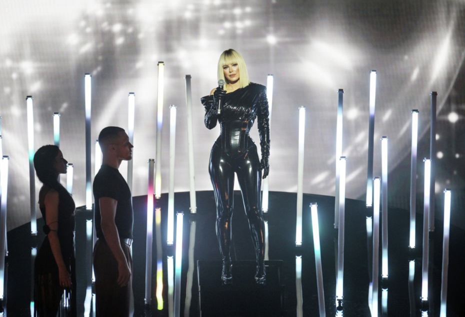 Певица Ани Лорак выступает на концерте «Песня года — 2025» в зале спортивного комплекса «Мегаспорт» в Москве