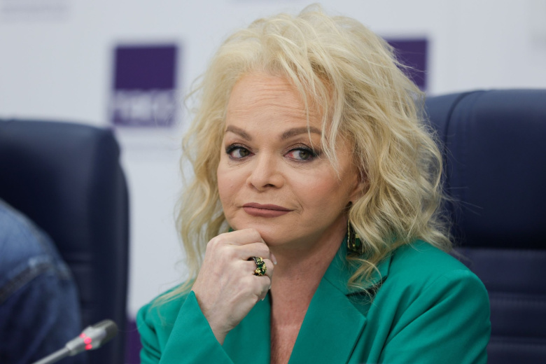 Лариса Долина