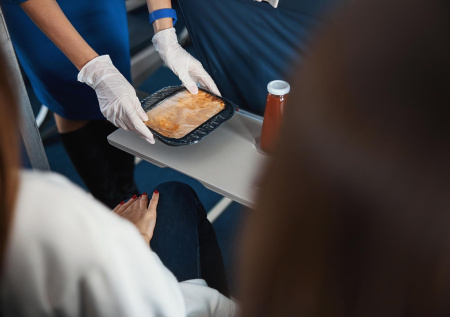 Пассажиры рейса Шанхай — Москва массово отравились после обеда на борту