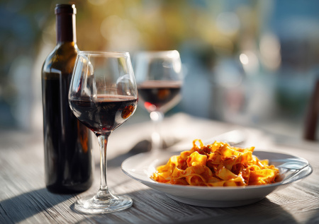 Названы спиртные напитки, вызывающие самое сильное похмелье