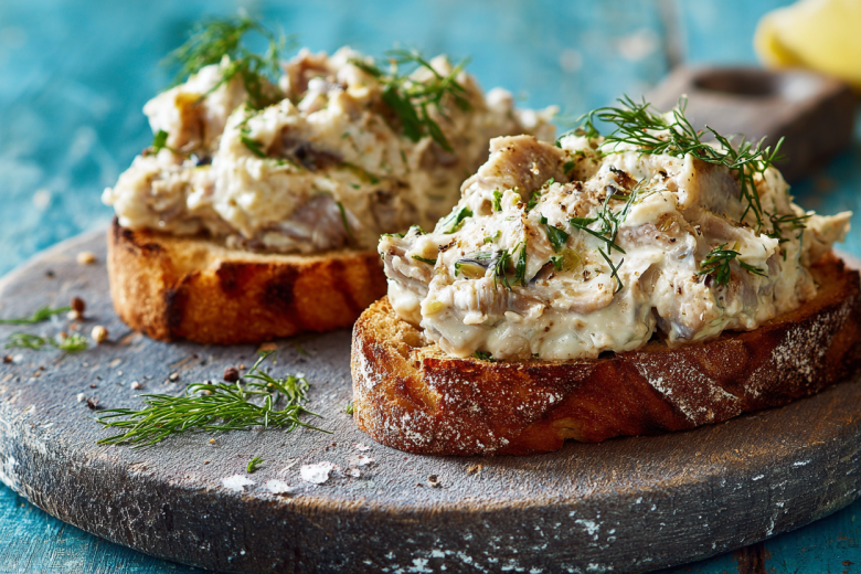 Намазки на бутерброд, брускетту, канапе — идеальный вариант со шпротами