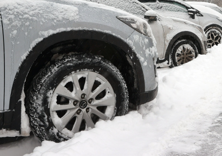 Как заставить снег «скатываться» с подкрылков самому: простой зимний трюк для авто, о котором знают лишь опытные водители