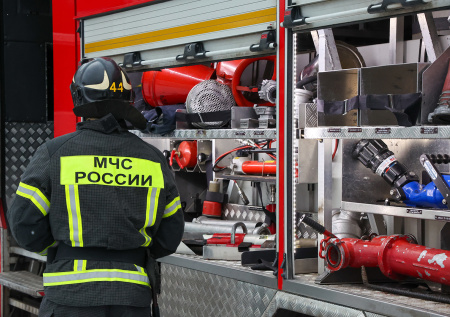 Российская многоэтажка приняла на себя удар украинского дрона